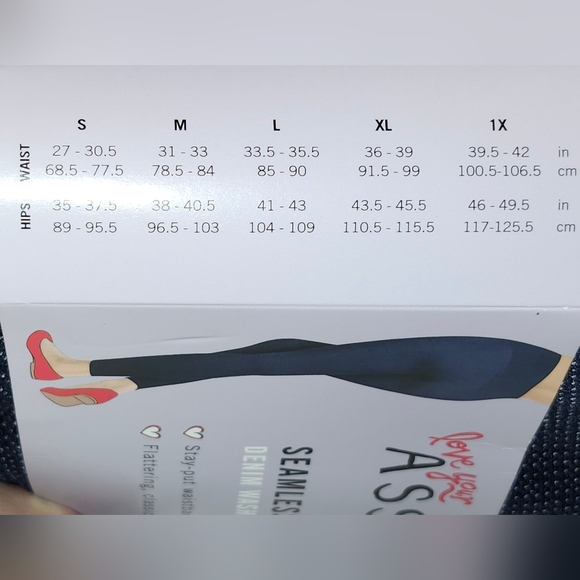 NWT Assets by Spanx Denim Wash Shaping Leggings - Picture 4 of 6